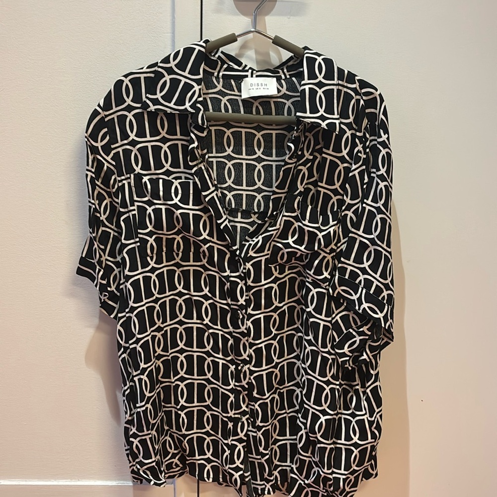DISSH short sleeve button down shirt